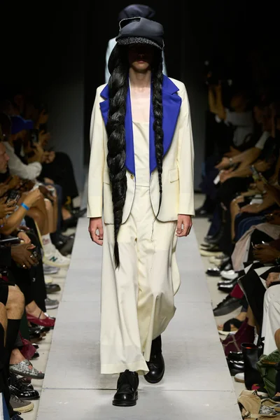 Look 19